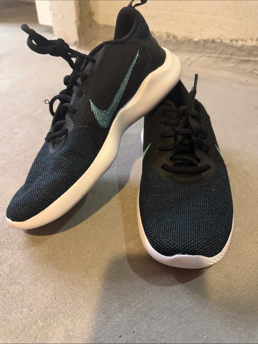 Nike Women’s Black Running Shoe with Mint Swoosh